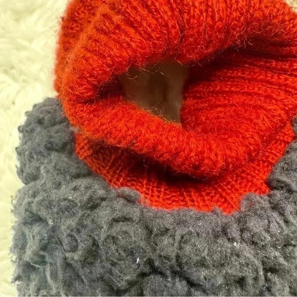 K. Bell  Sherpa Socks Grey & Red Size Small - Picture 16 of 16